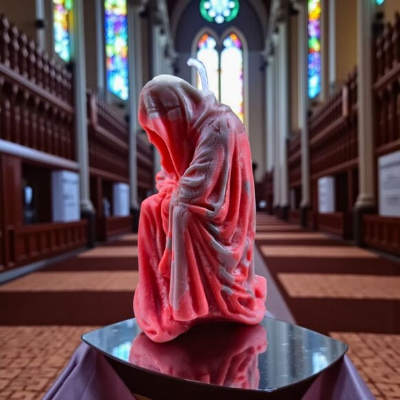 Handmade ✦ Ghostly Hooded Figure Candle ✦ Cherry Cheesecake Cinnamon Soy Wax NWT - Picture 6 of 7